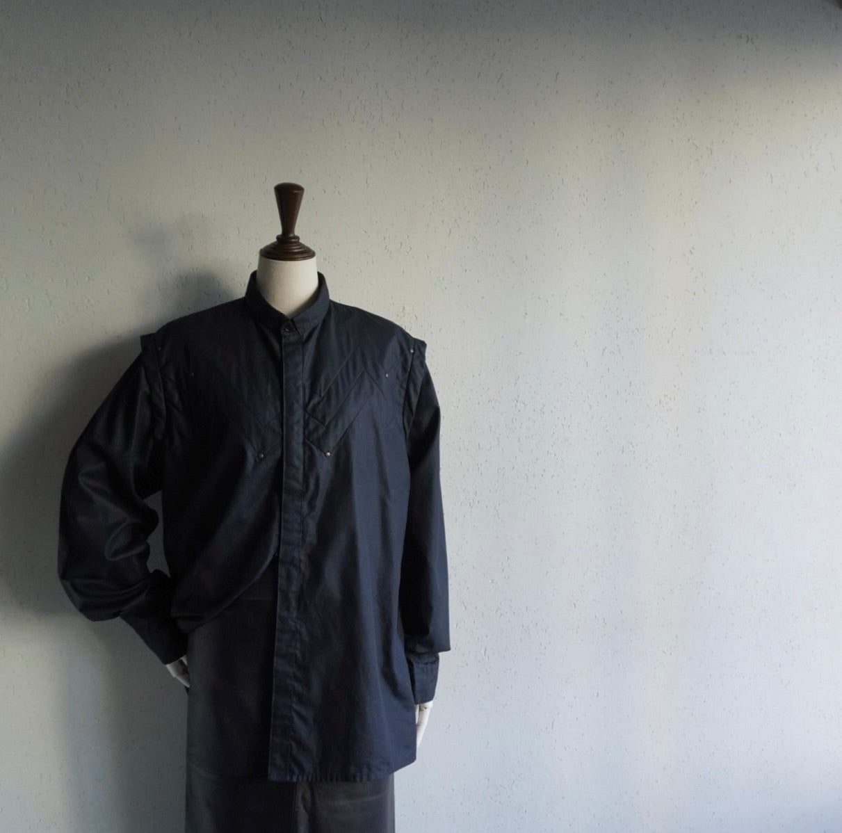 90s Black Design Shirt