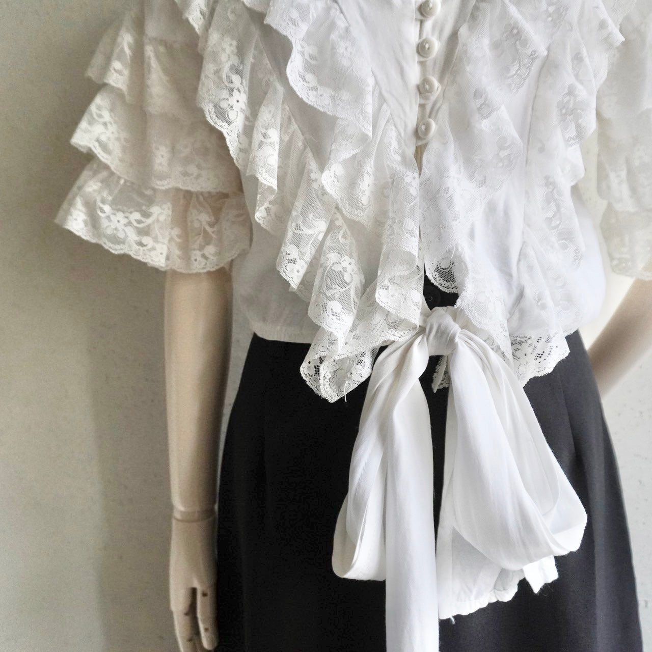80s Lace Design Blouse
