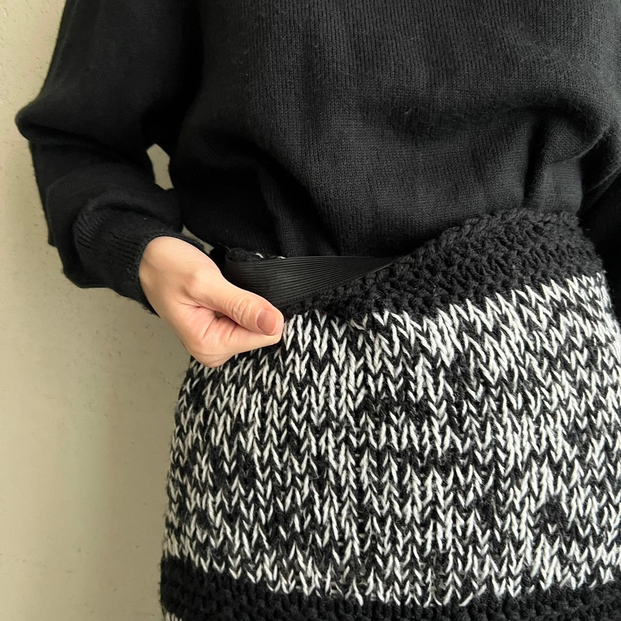 90s Black x White Knit Maxi Skirt