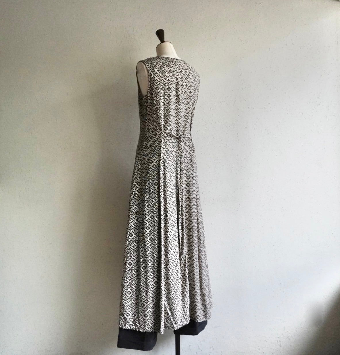 90s EURO Sleeveless Printed Dress
