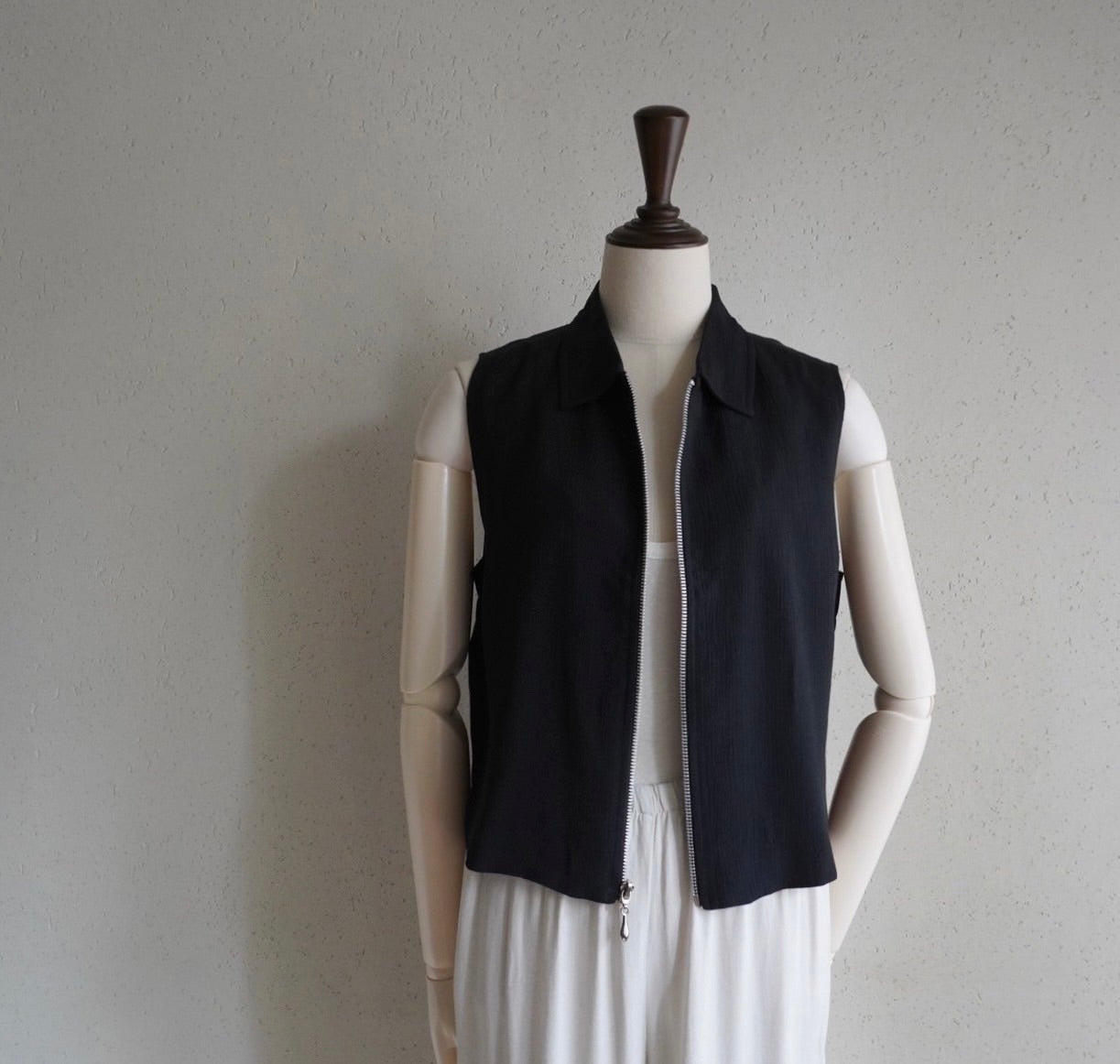 90s Sleeveless Zipped Top,Vest Made in USA