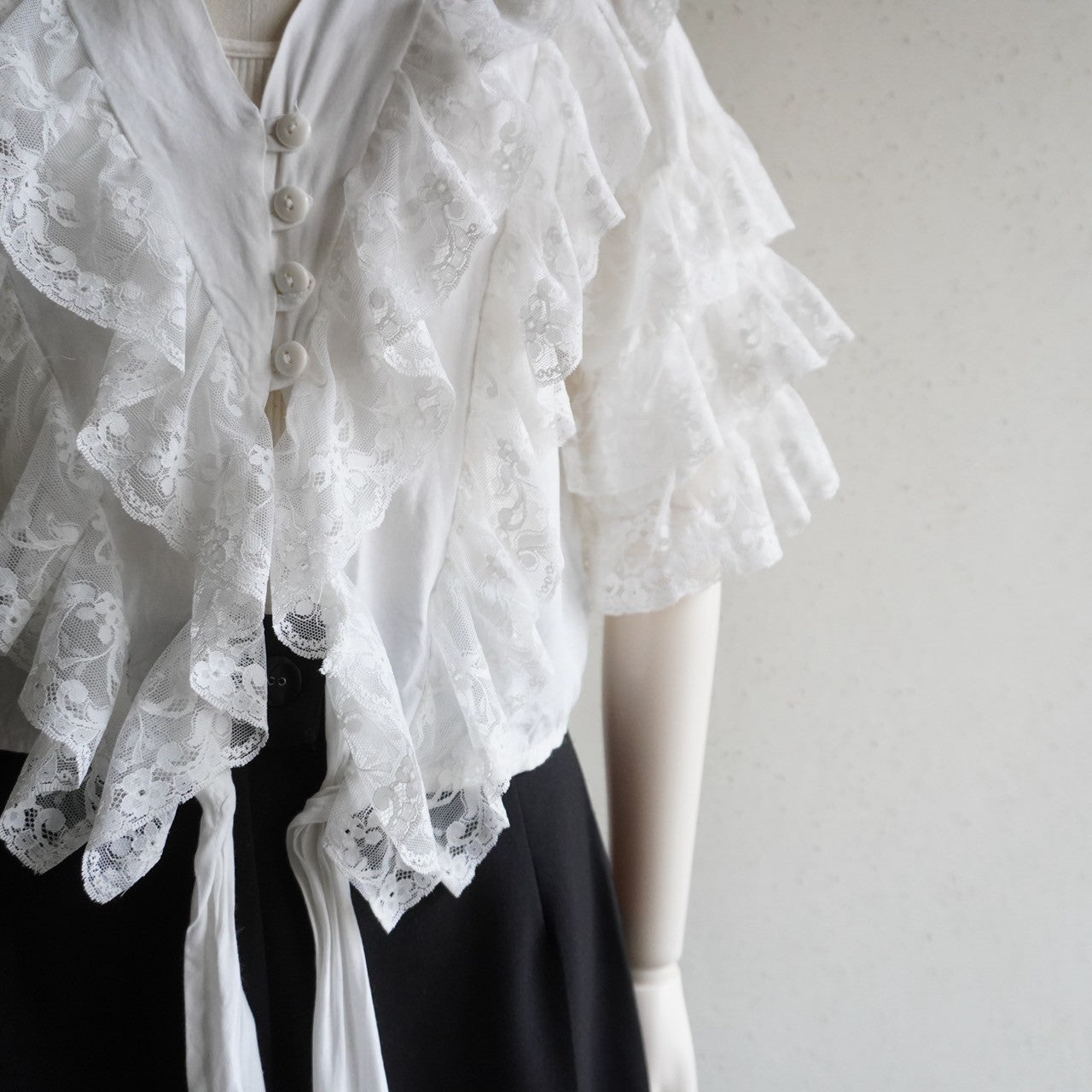 80s Lace Design Blouse