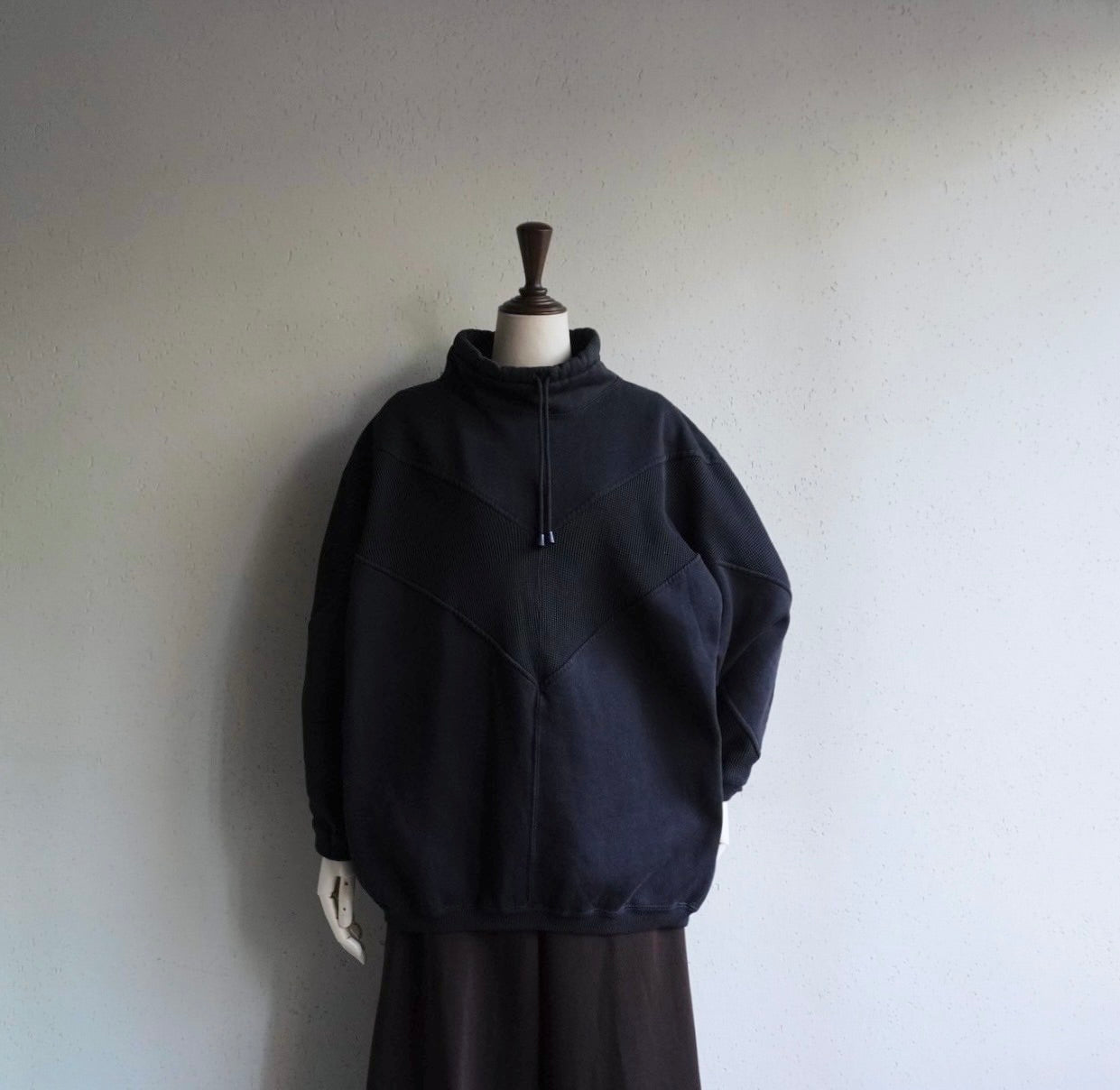 90s Design Black Sweater