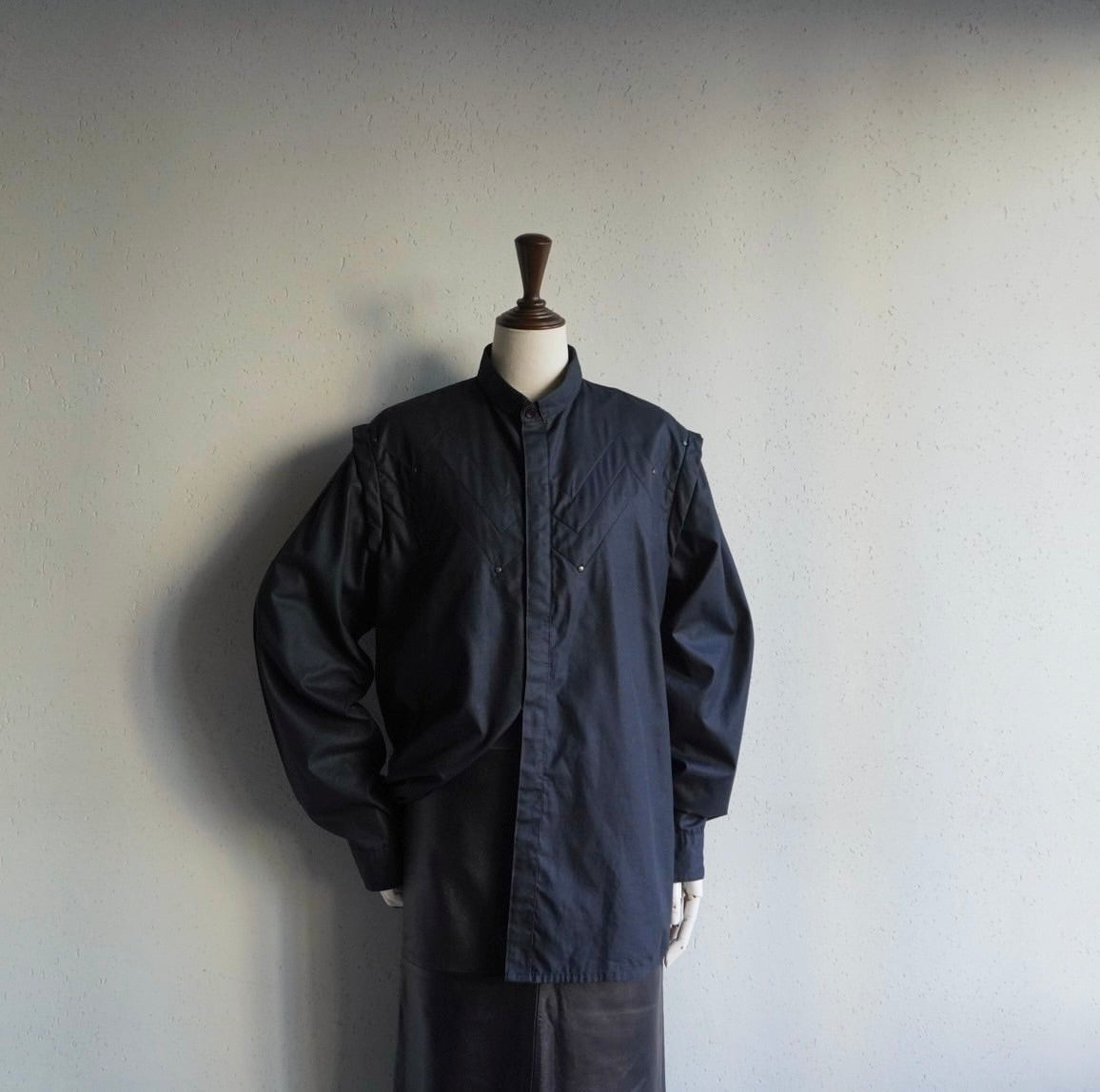 90s Black Design Shirt