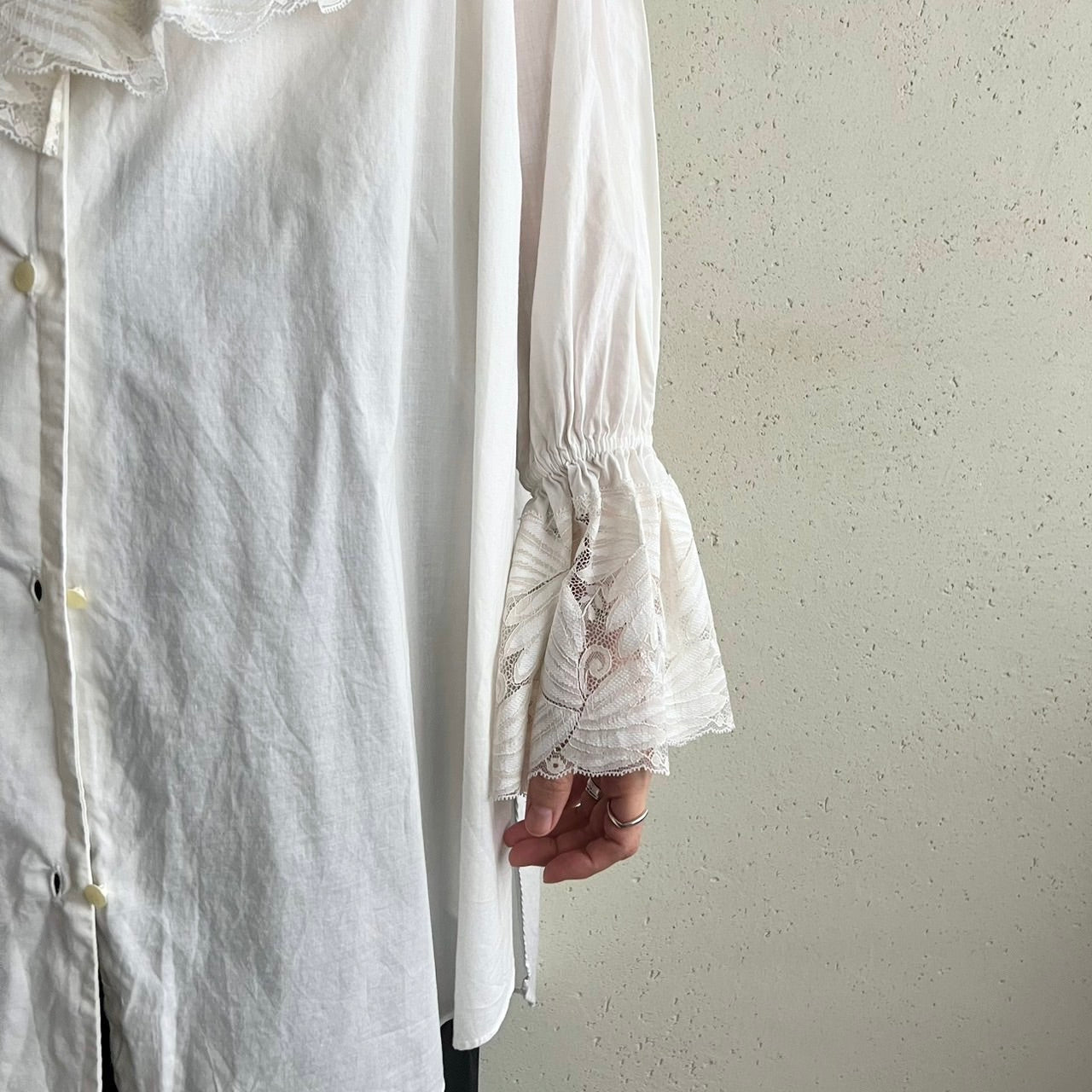 90s”NATORI” Lace Design Shirt