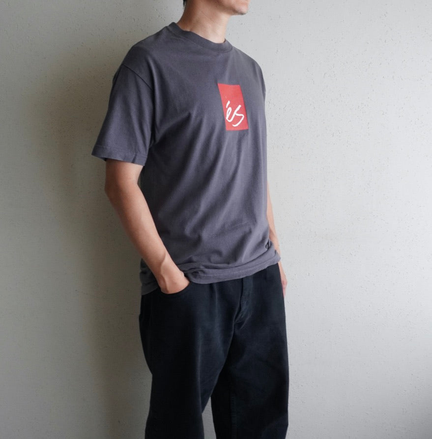 00s "es" T-shirt