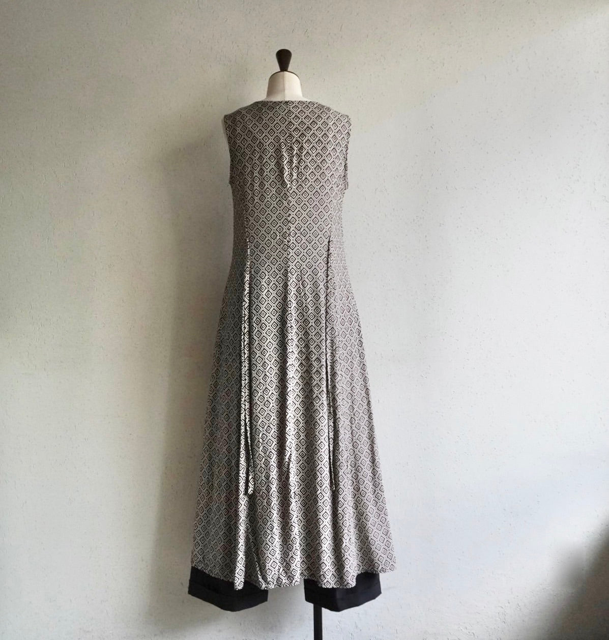 90s EURO Sleeveless Printed Dress