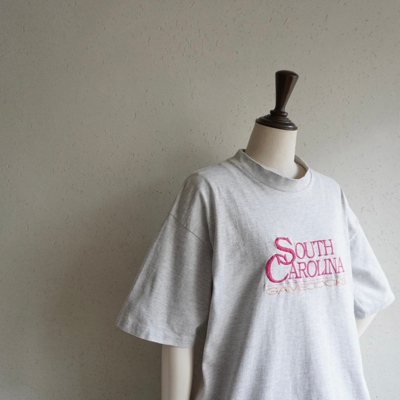 90s Embroidery High Neck T-shirt