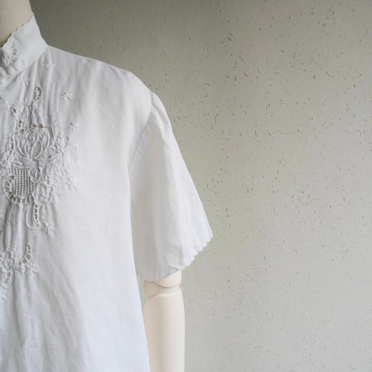 60s Embroidery Blouse