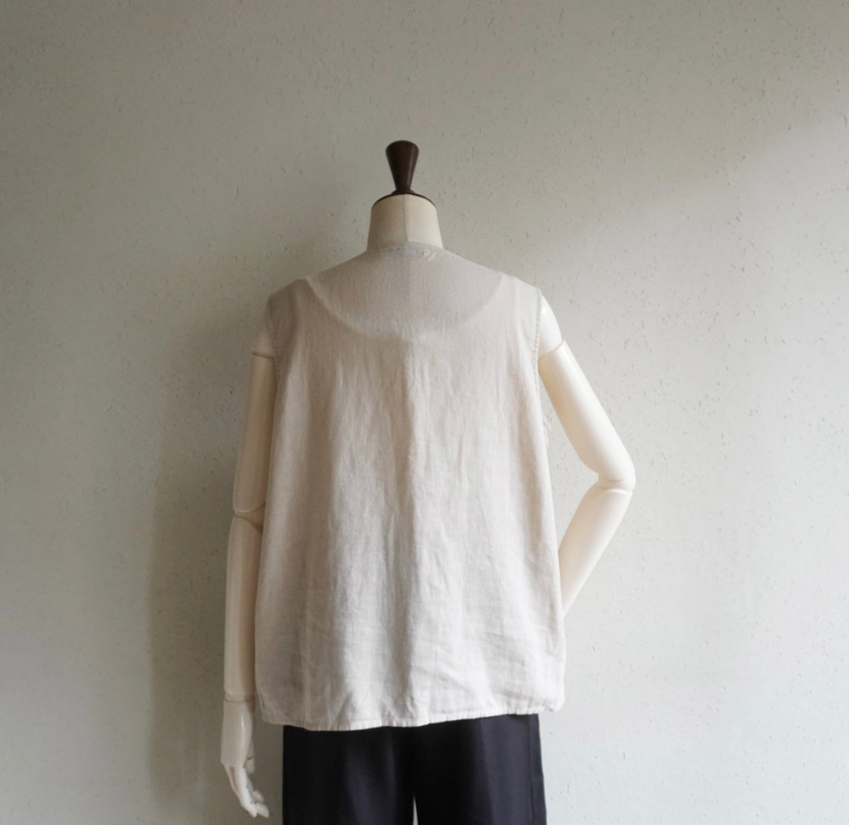 90s "SAKS FIFTH AVENUE" Sleeveless Top