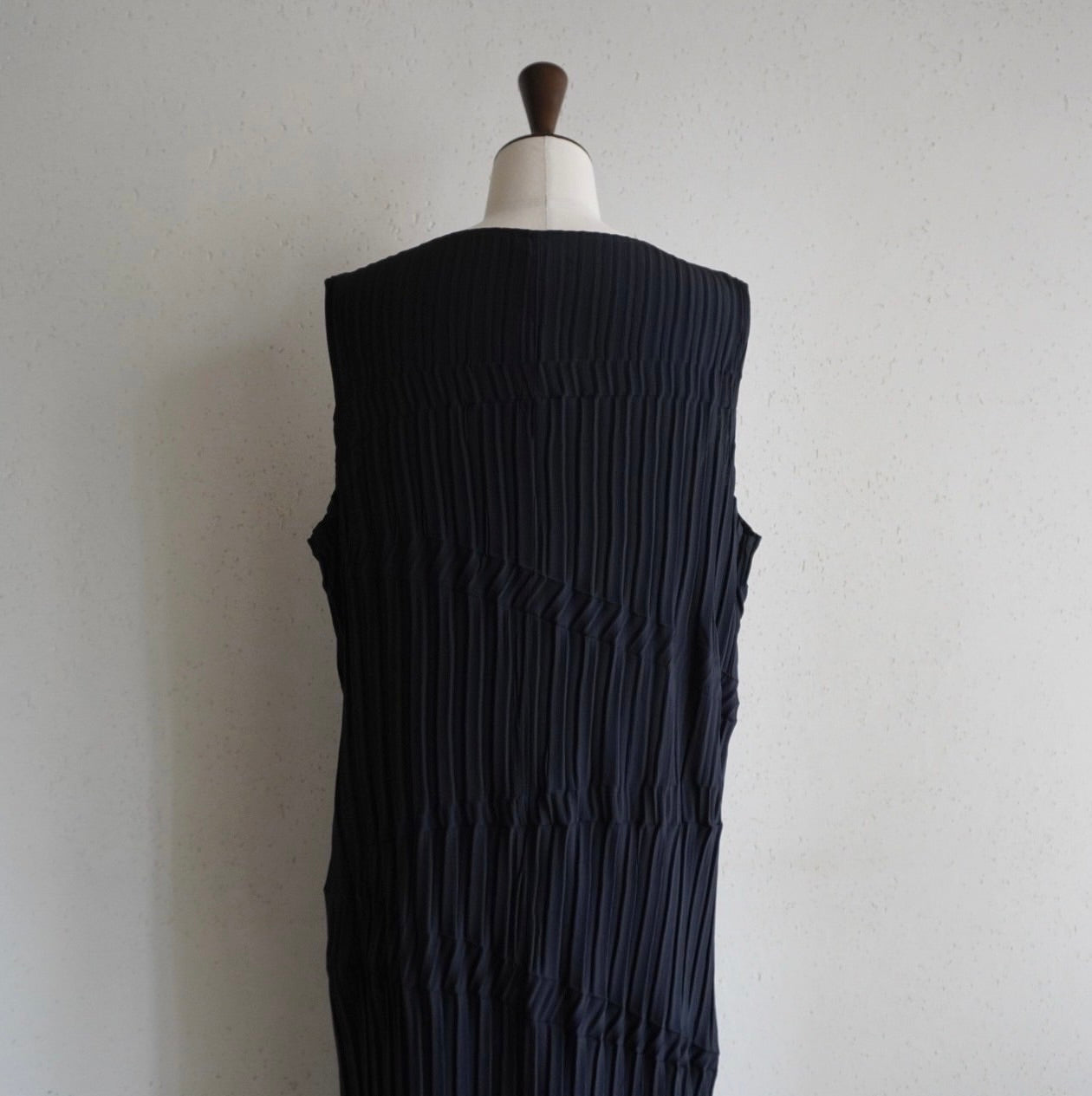 90s Black Pleated Dress