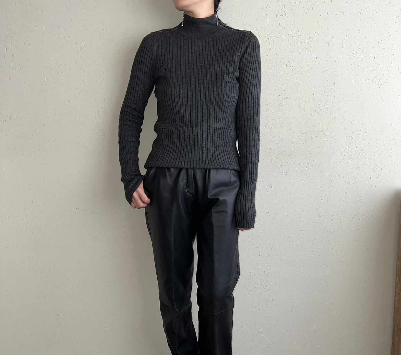 90s Zip Design Ribbed Top