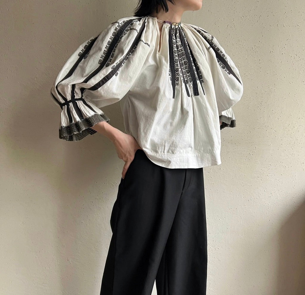 30,40s Romanian Embroidery Blouse