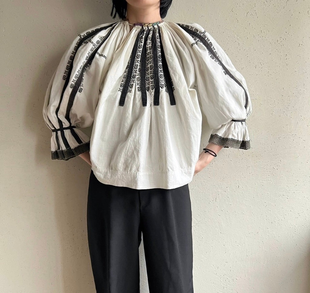 30,40s Romanian Embroidery Blouse