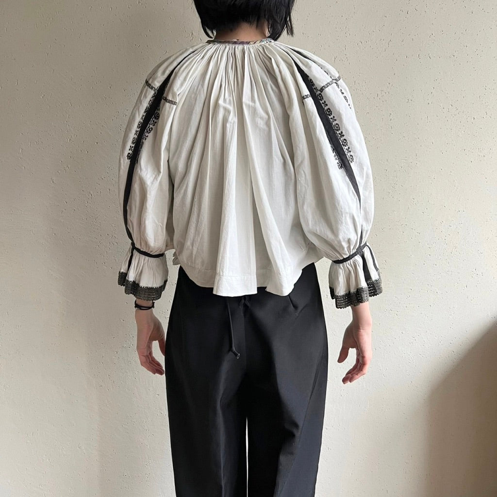 30,40s Romanian Embroidery Blouse