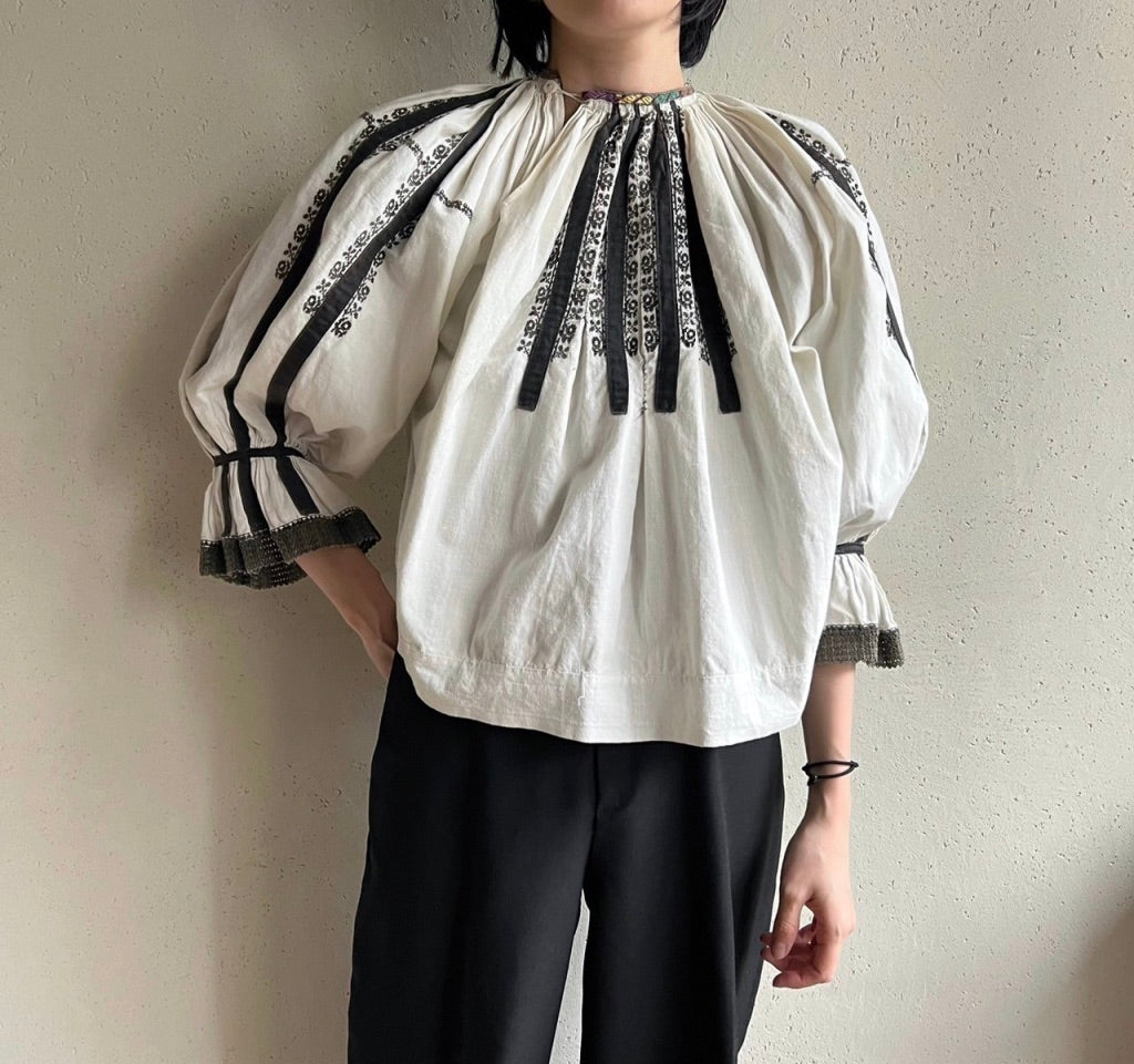 30,40s Romanian Embroidery Blouse
