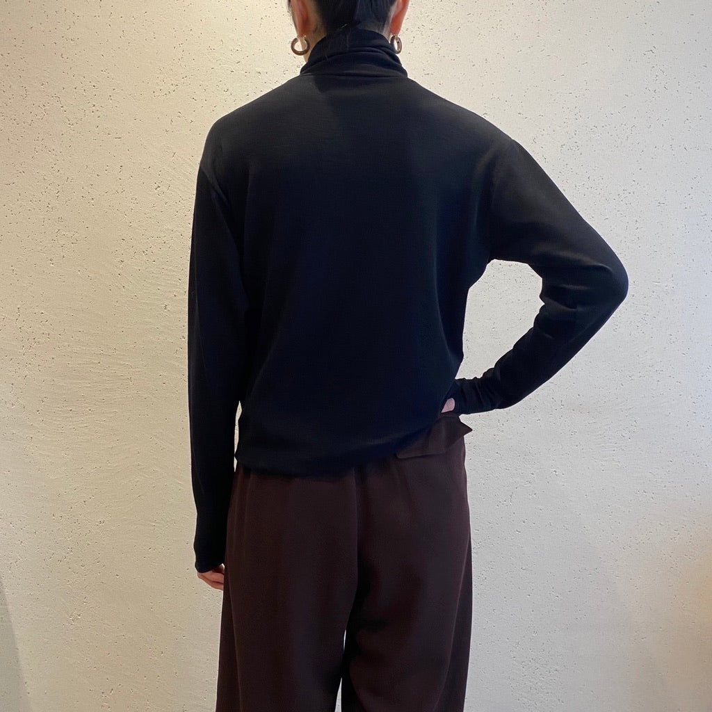 Kraud LOOSE-FIT TURTLE NECK TOP