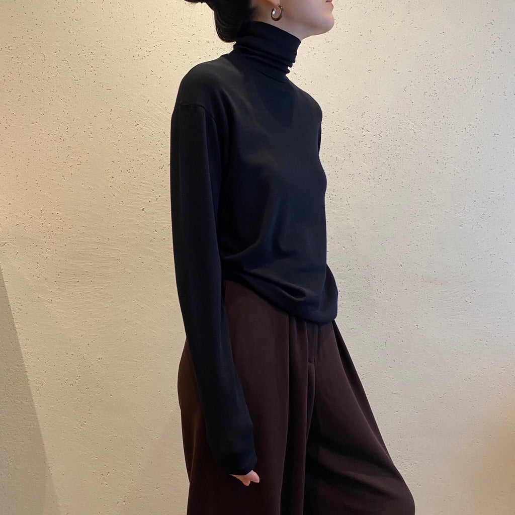 Kraud TIGHT-FIT TURTLE NECK TOP