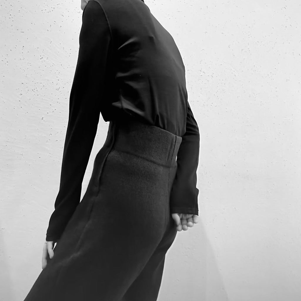 Kraud HIGH-WAIST KNIT PANTS
