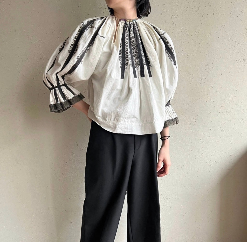 30,40s Romanian Embroidery Blouse