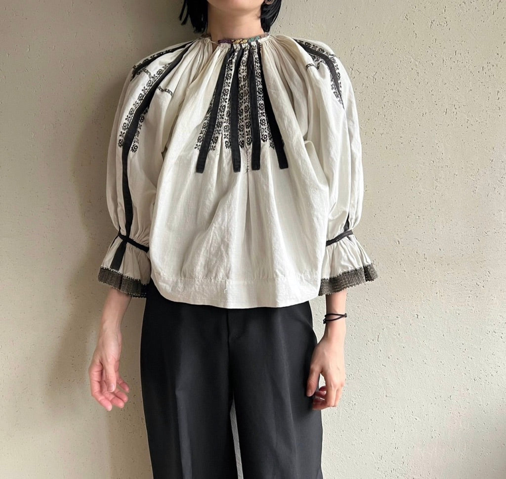 30,40s Romanian Embroidery Blouse