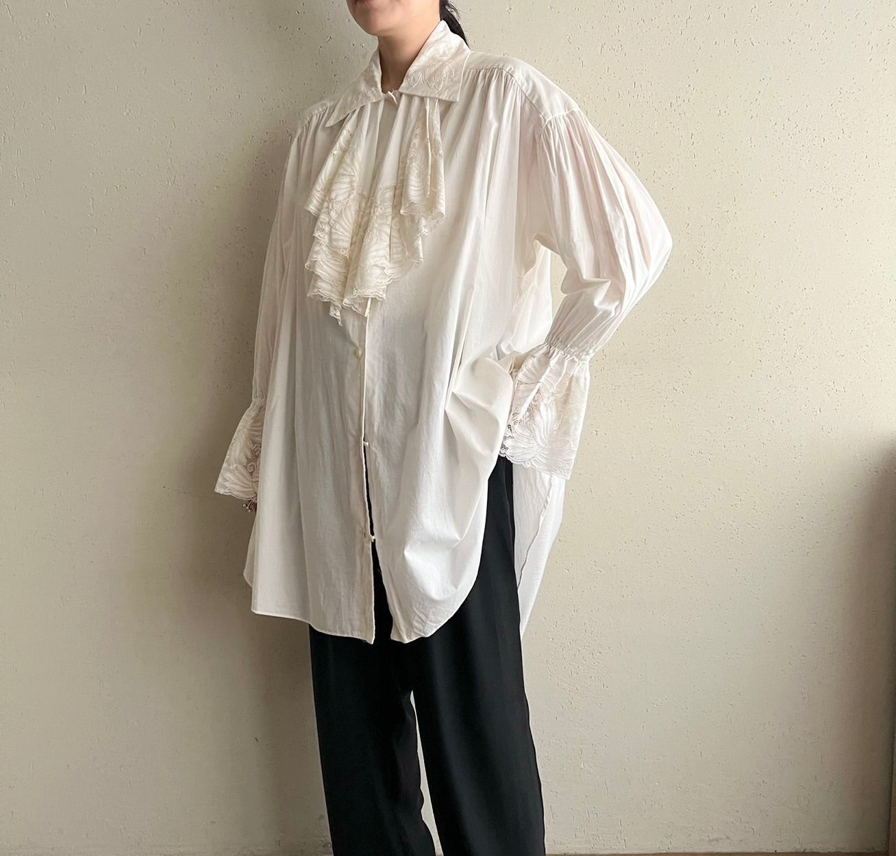 90s”NATORI” Lace Design Shirt