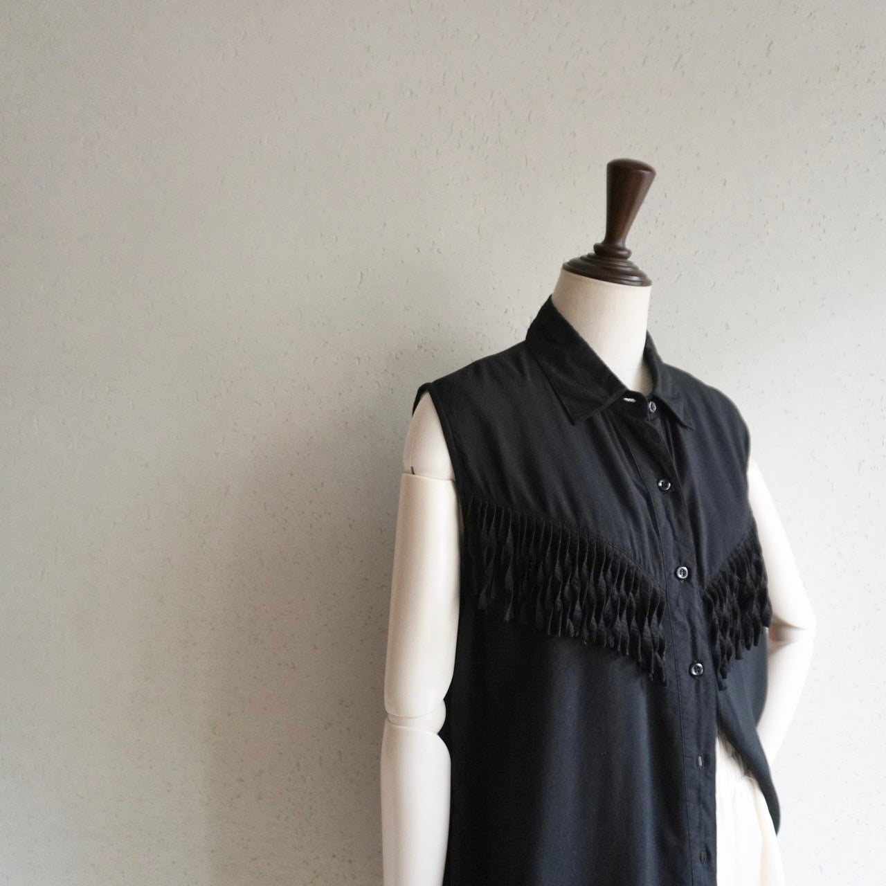 90s Sleeveless Fringe Shirt