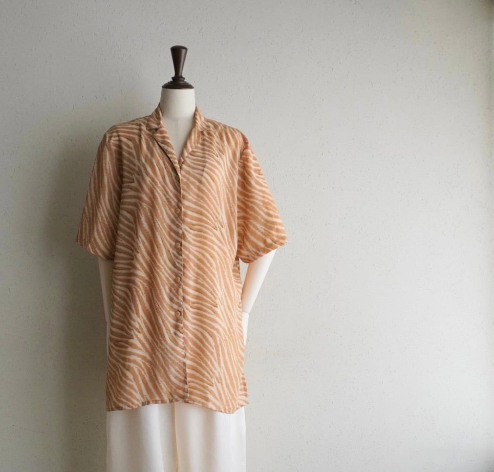 90s Pattern Sheer Shirt