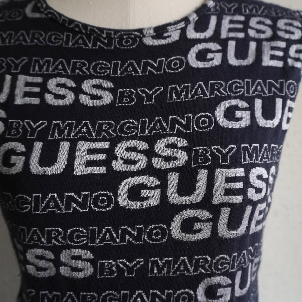 90s "GUESS" Sleeveless Top