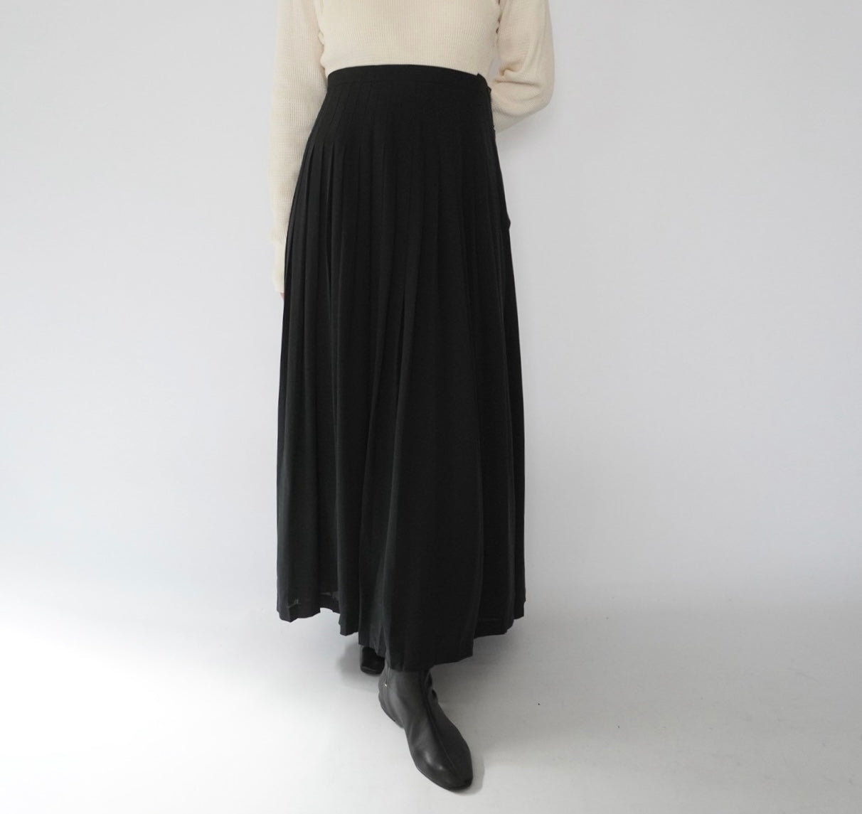 90s "Saks Fifth Avenue" Silk Pleats Skirt