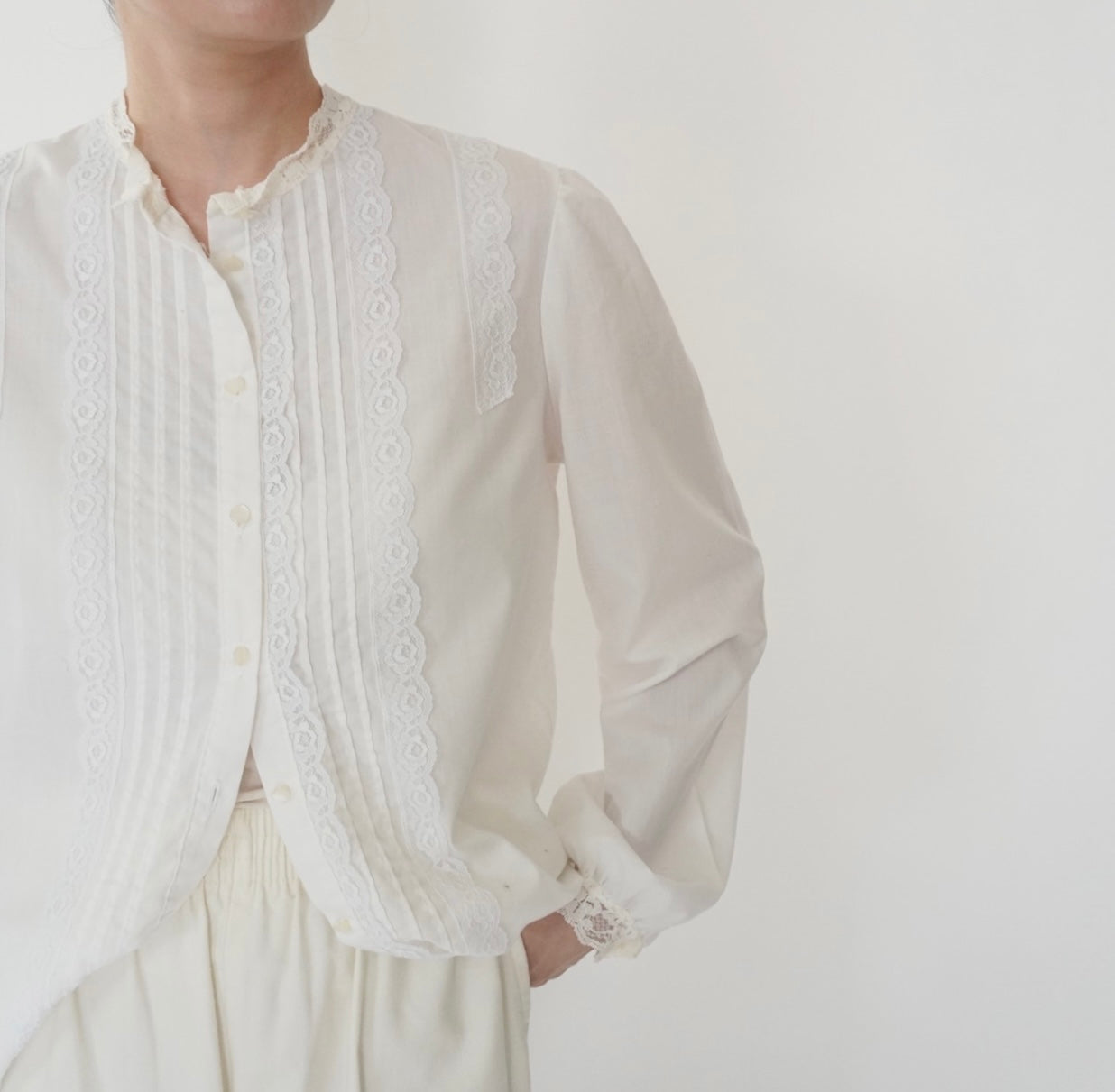 80s Lace Design Blouse