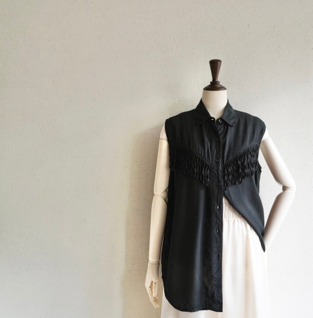 90s Sleeveless Fringe Shirt