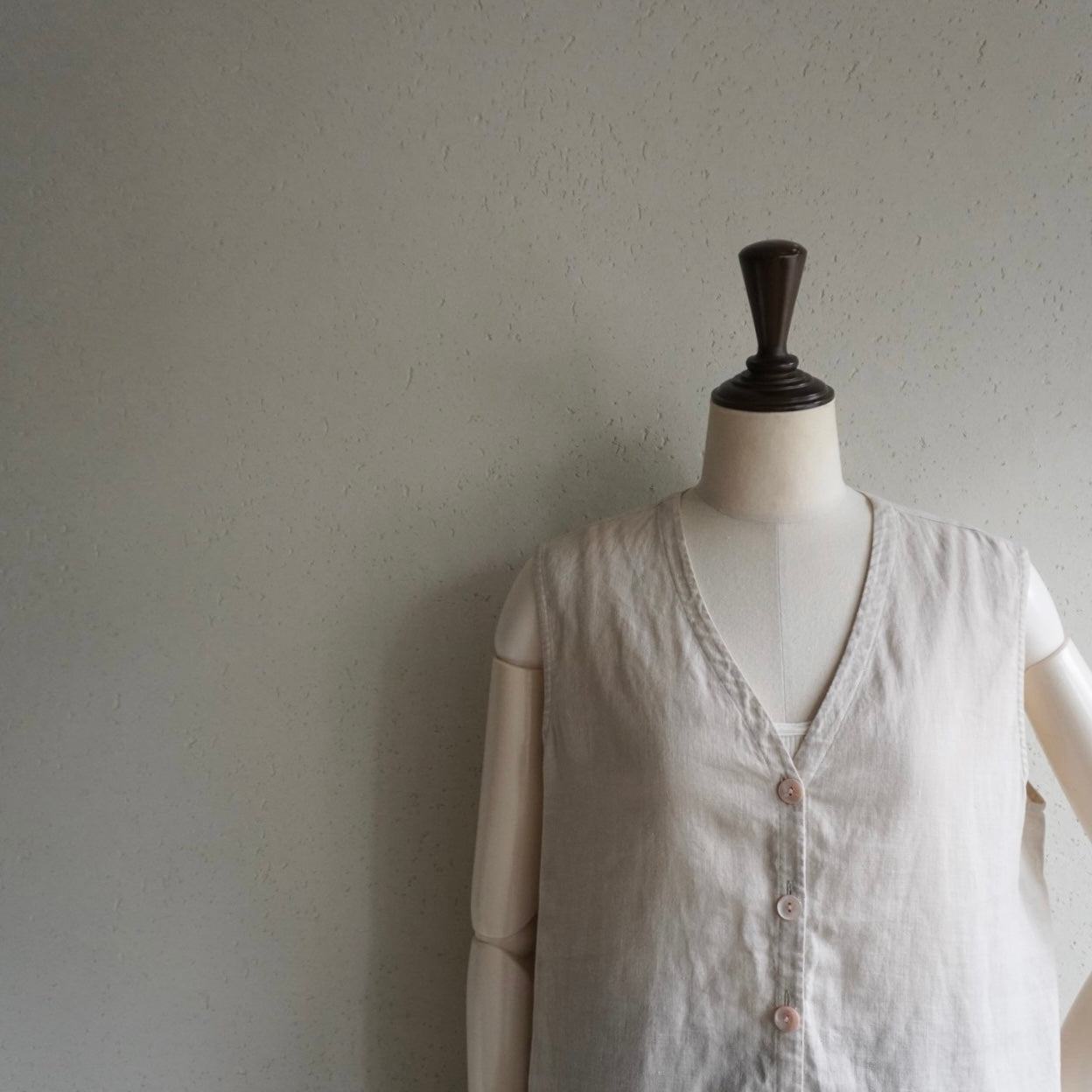 90s "SAKS FIFTH AVENUE" Sleeveless Top