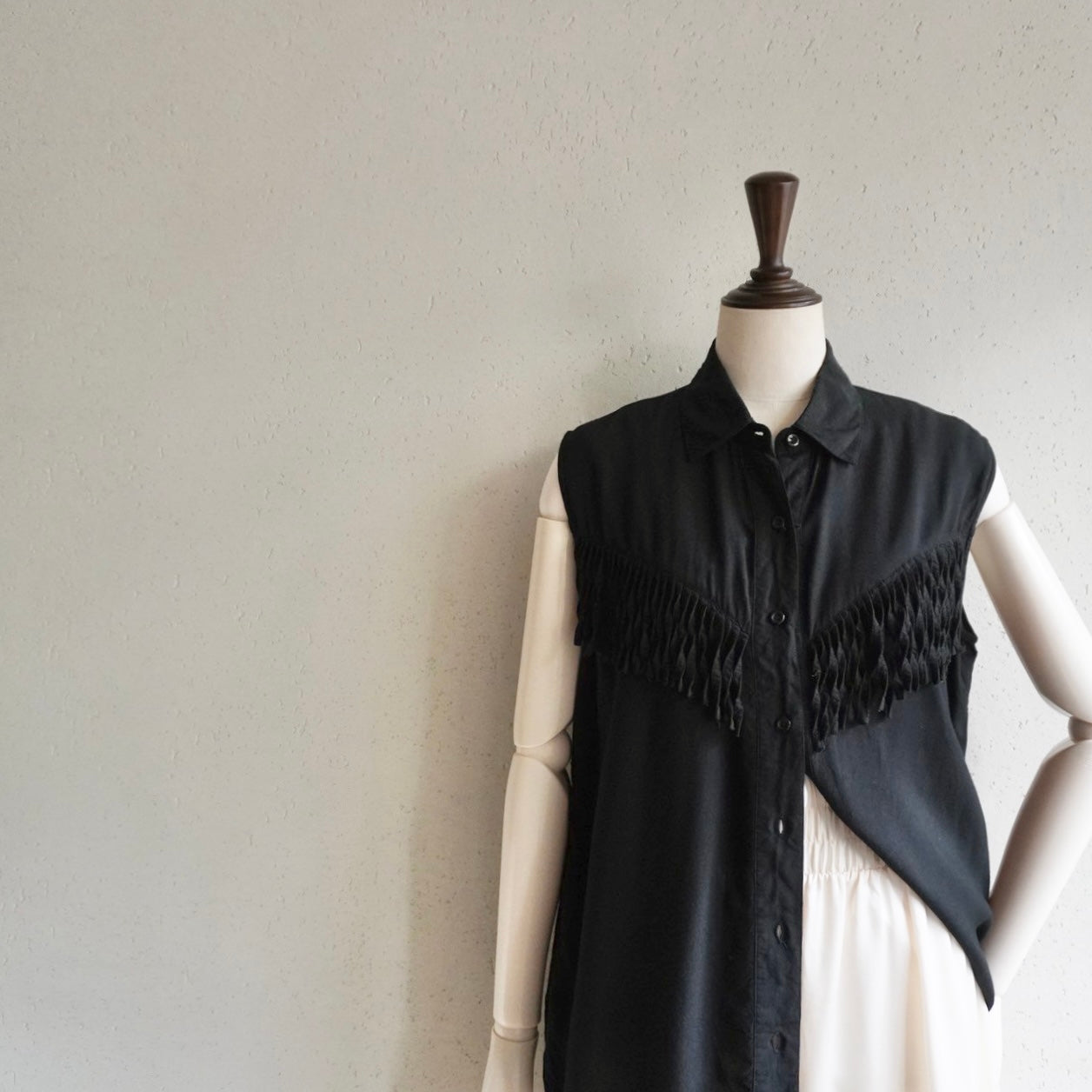 90s Sleeveless Fringe Shirt