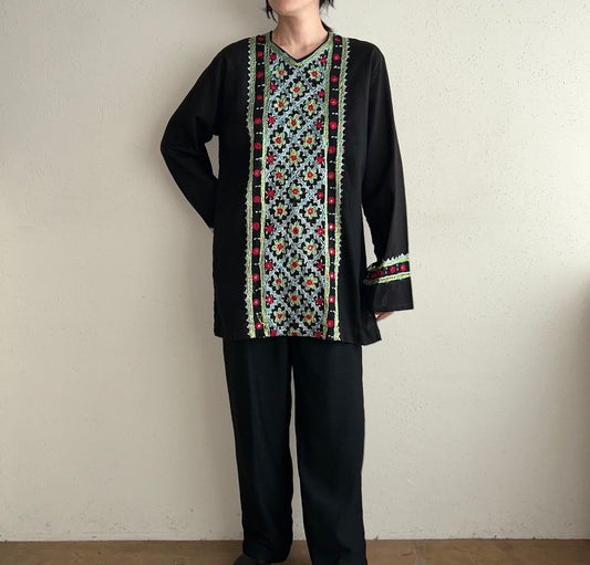 70s Embroidery Blouse
