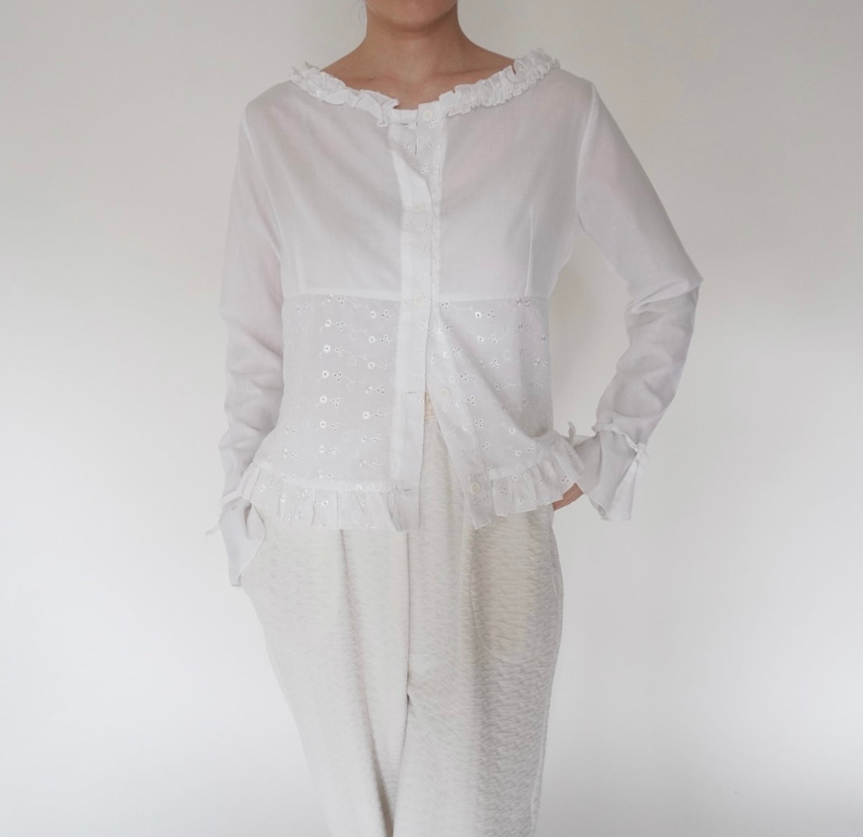 90s Lace Design Blouse