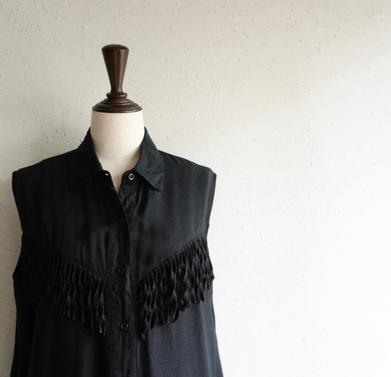 90s Sleeveless Fringe Shirt