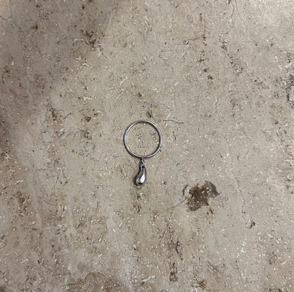 ”Tiffany & Co.” Silver Teardrop Ring
