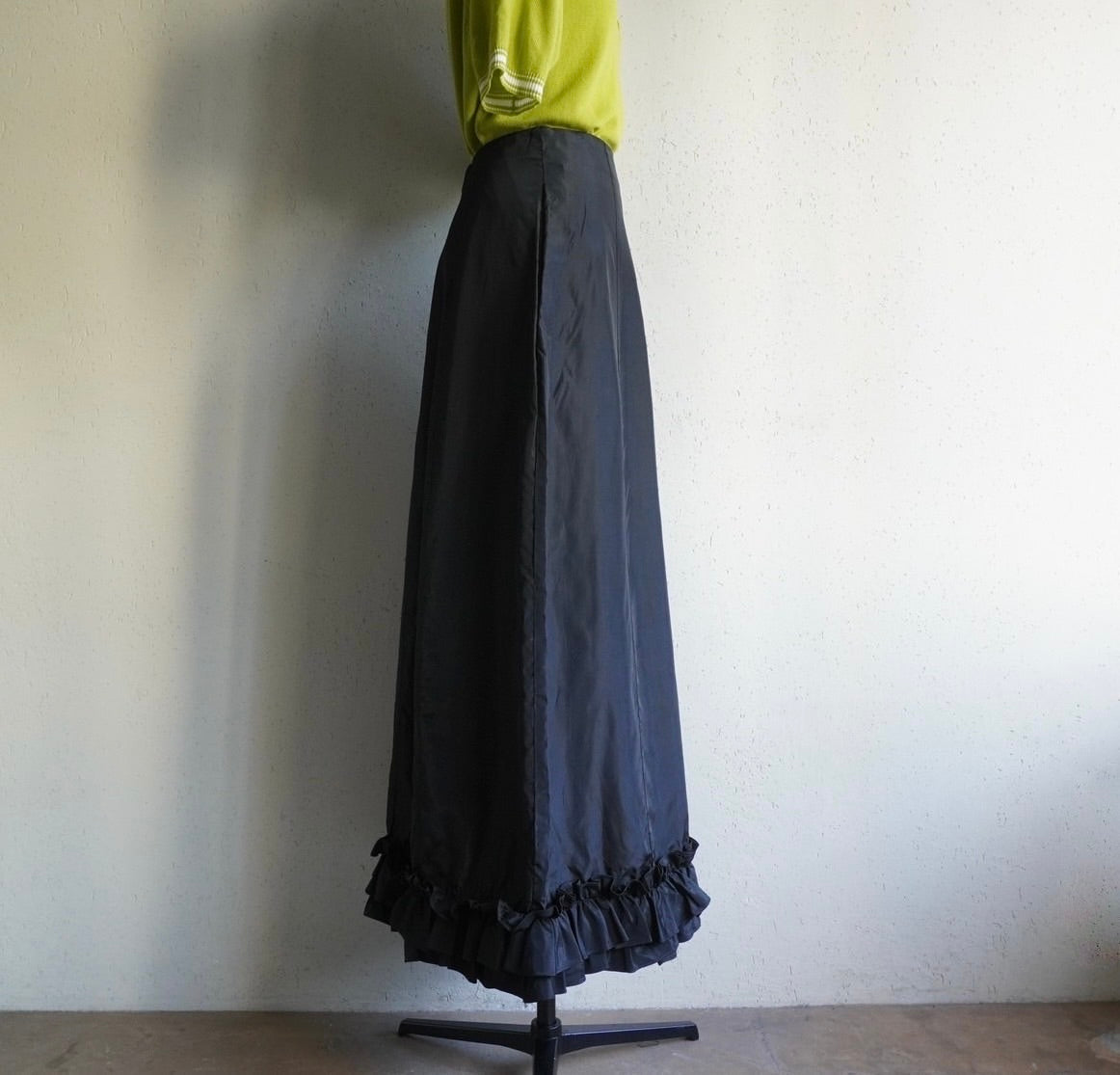 90s Black Design Skirt