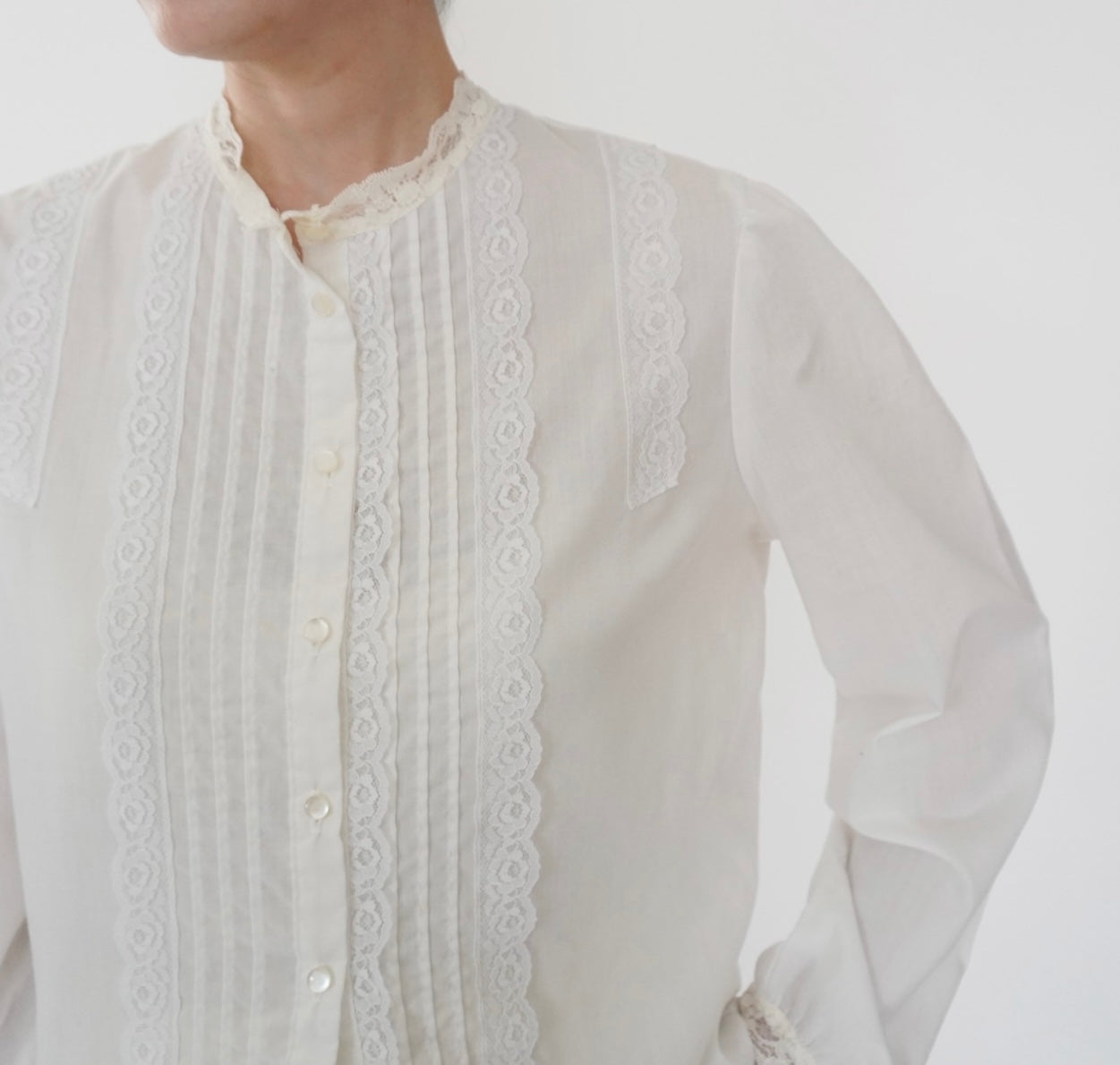 80s Lace Design Blouse