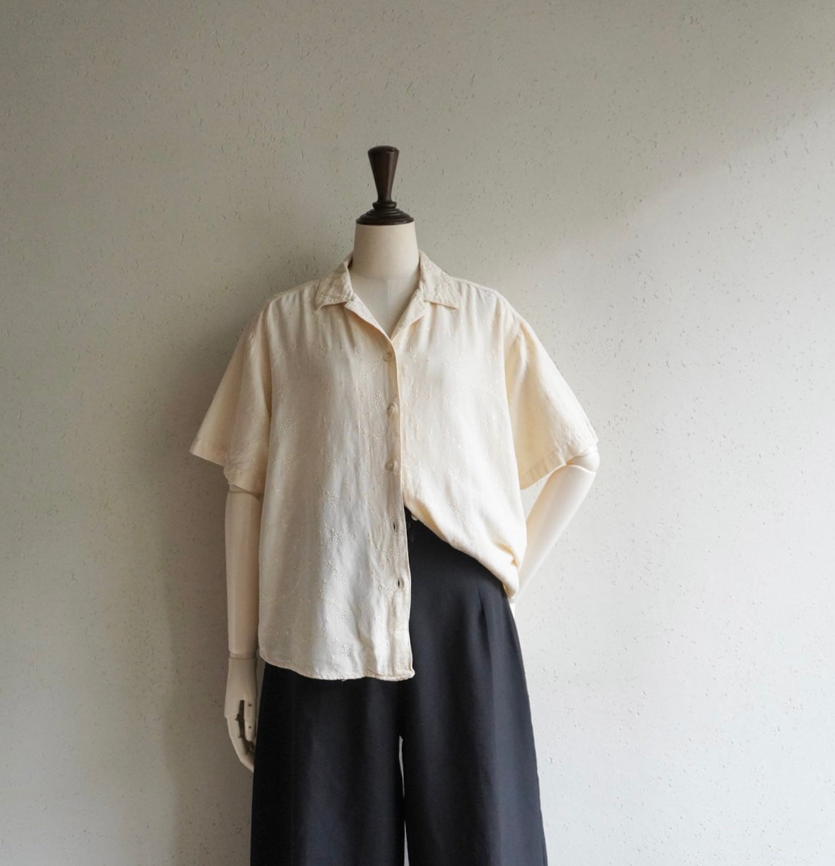 90s Embroidery Shirt