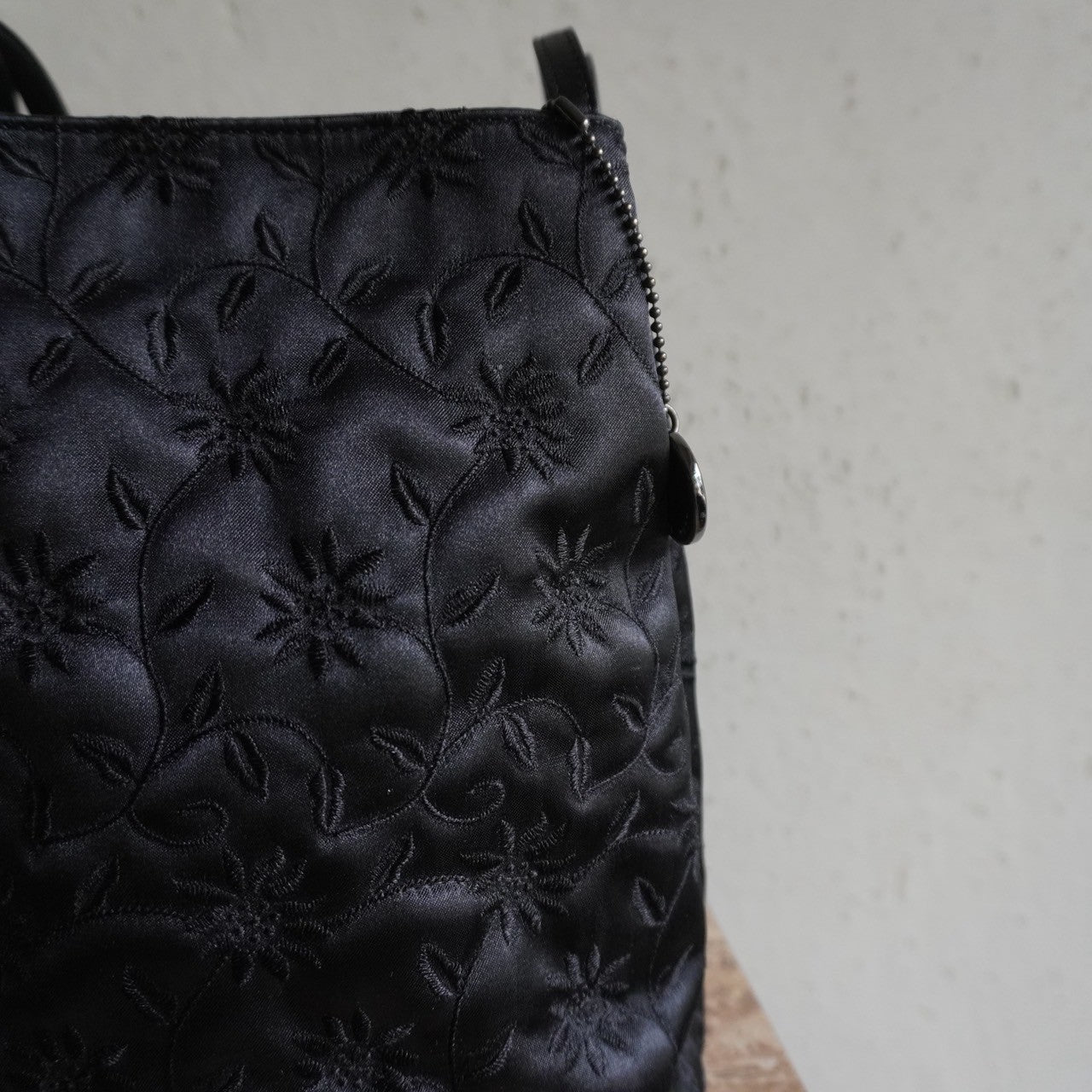 "NINE WEST” Embroidery Bag