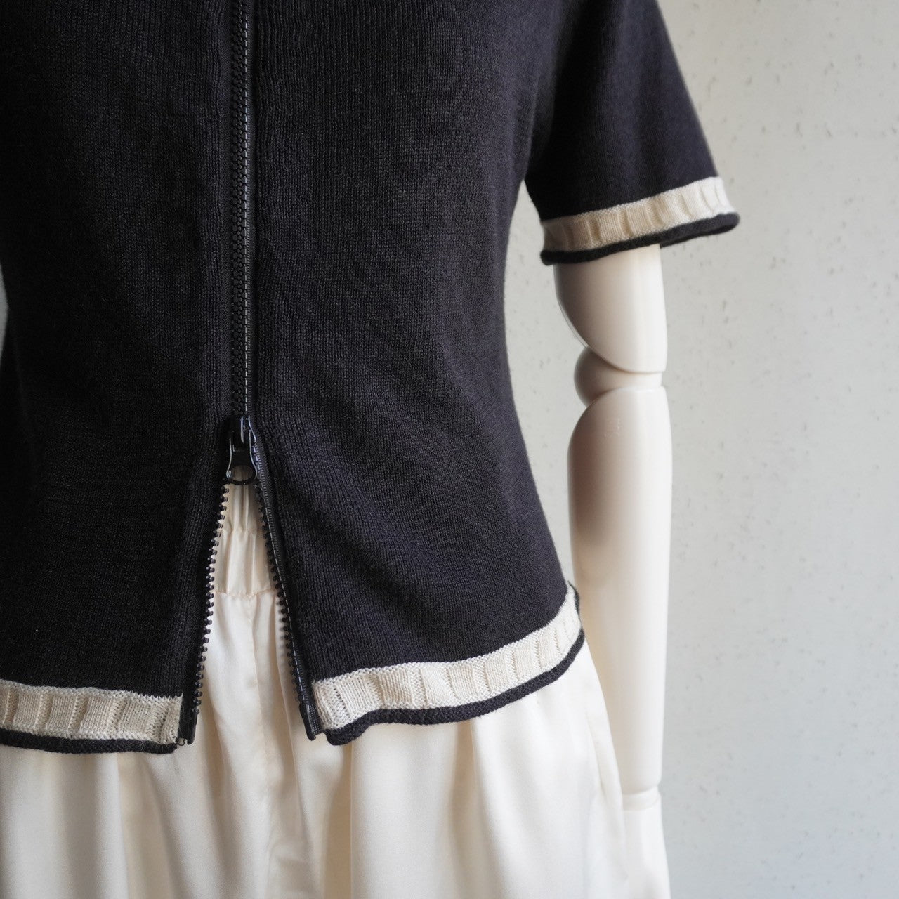90s EURO Zipped Top