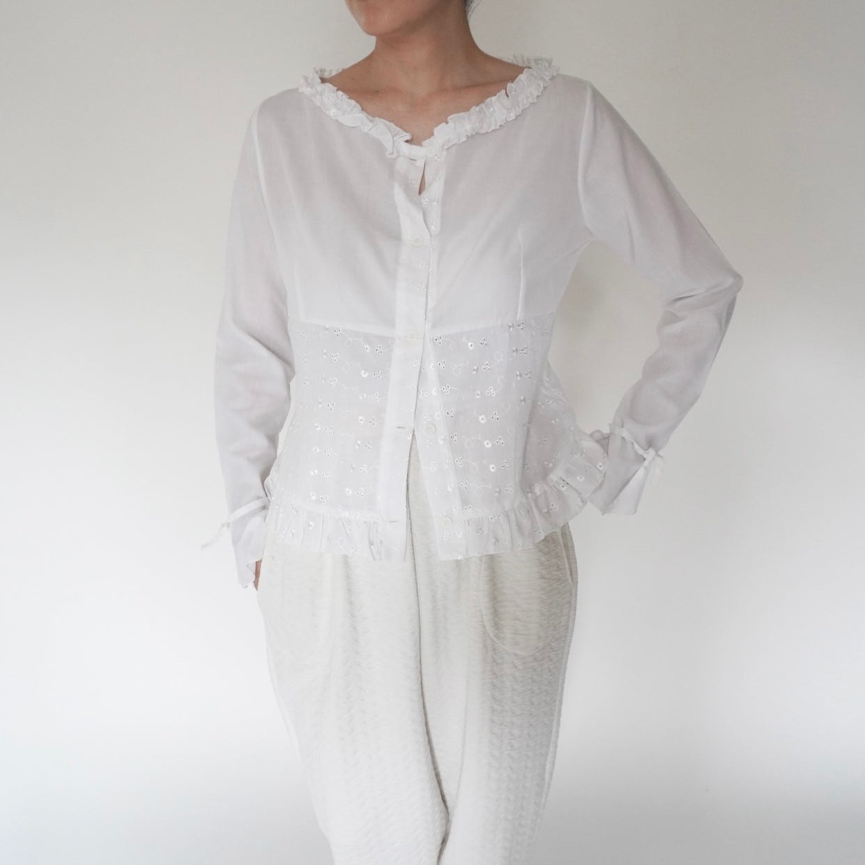 90s Lace Design Blouse