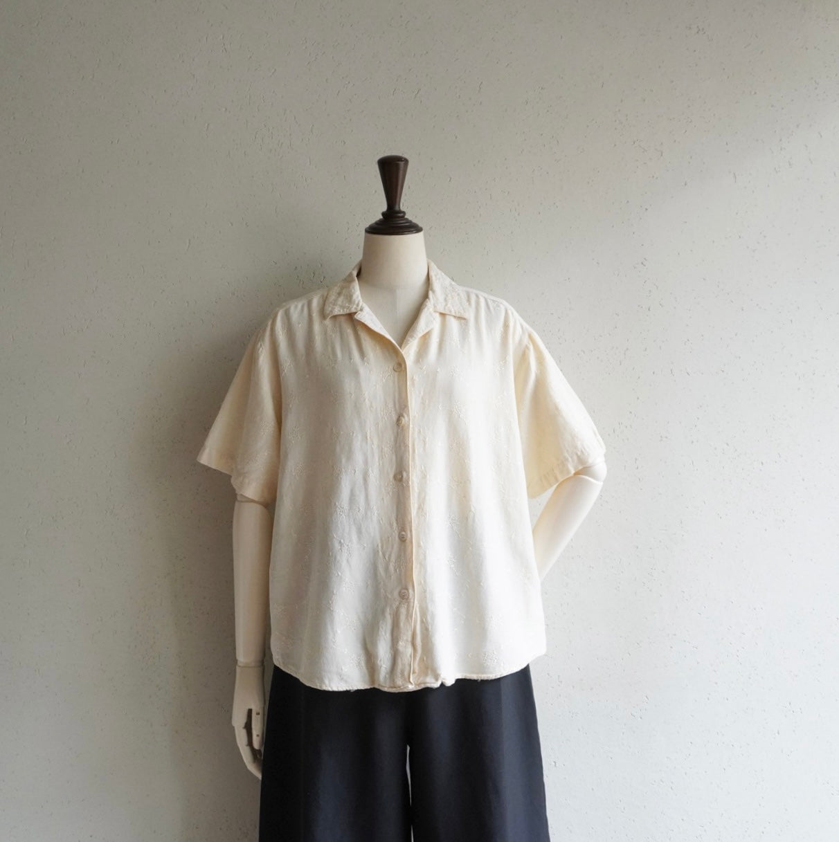 90s Embroidery Shirt