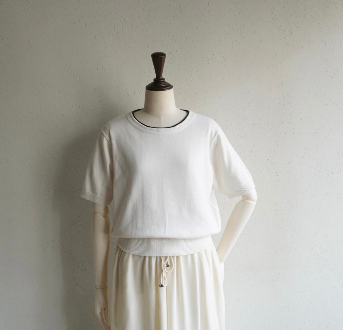 90s Line Design Top