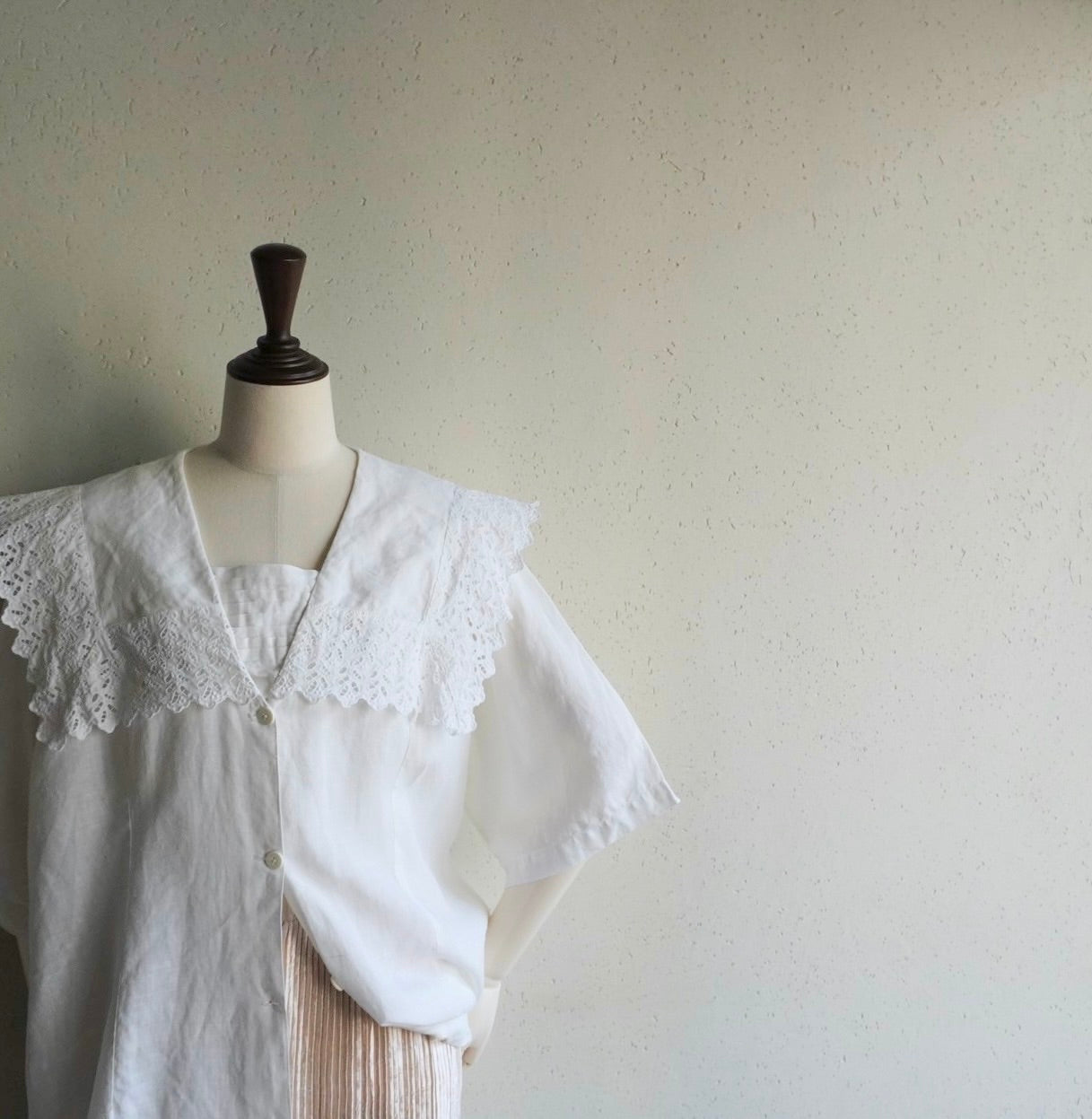 90s Lace Design Blouse