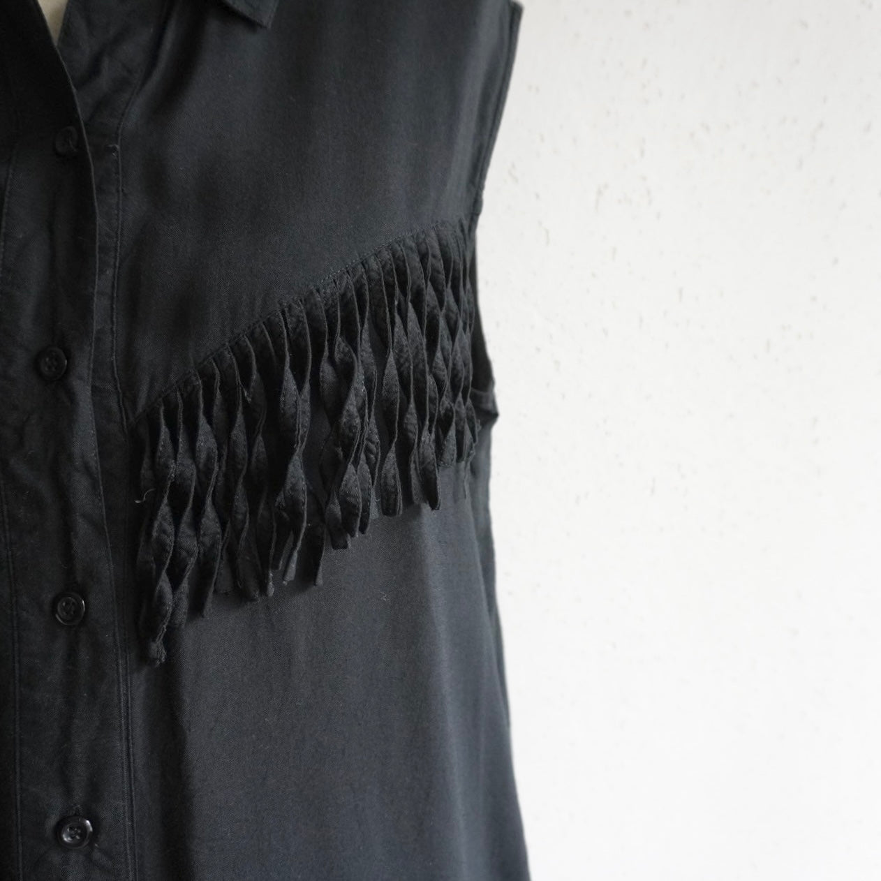 90s Sleeveless Fringe Shirt