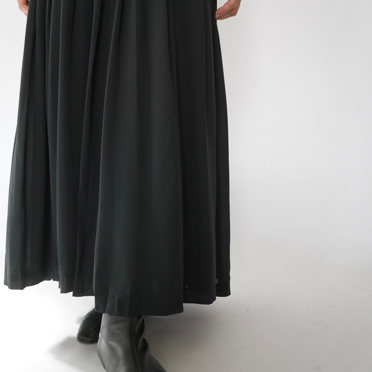 90s "Saks Fifth Avenue" Silk Pleats Skirt
