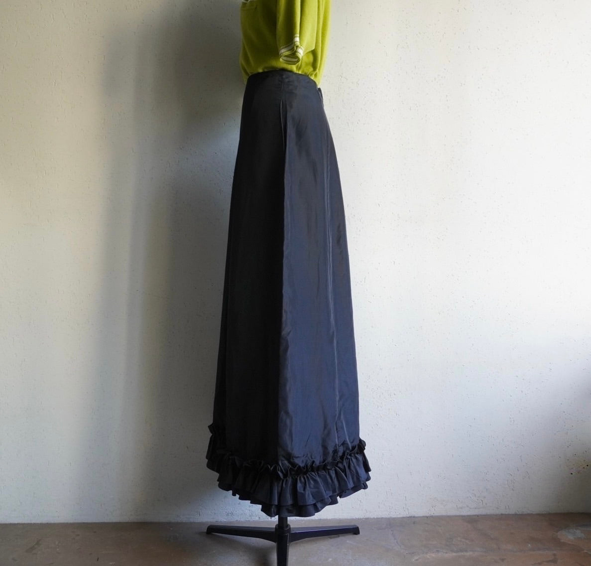 90s Black Design Skirt